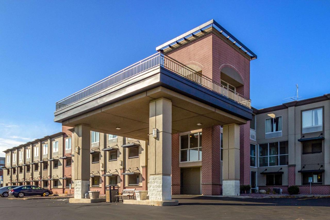 Quality Inn Milwaukee- ברוקפילד מראה חיצוני תמונה