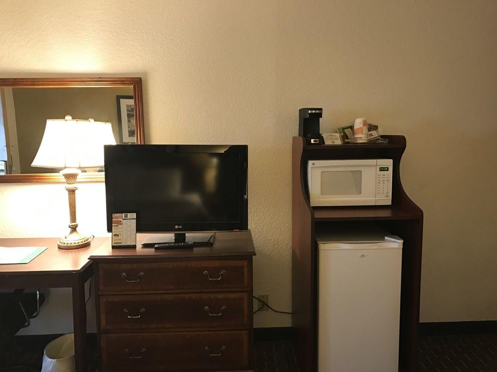 Quality Inn Milwaukee- ברוקפילד מראה חיצוני תמונה