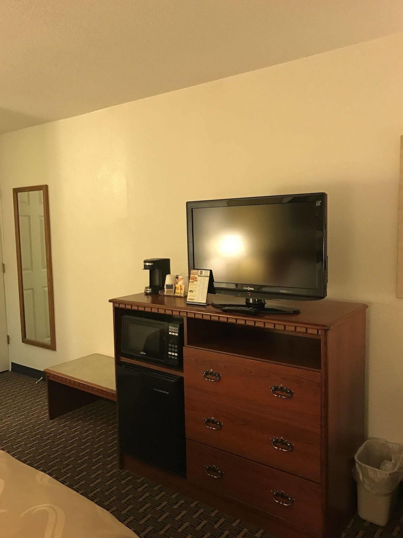 Quality Inn Milwaukee- ברוקפילד מראה חיצוני תמונה