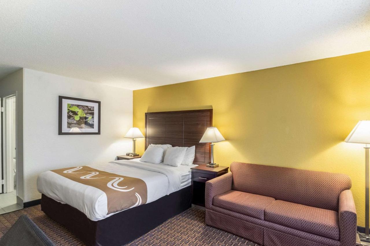 Quality Inn Milwaukee- ברוקפילד מראה חיצוני תמונה
