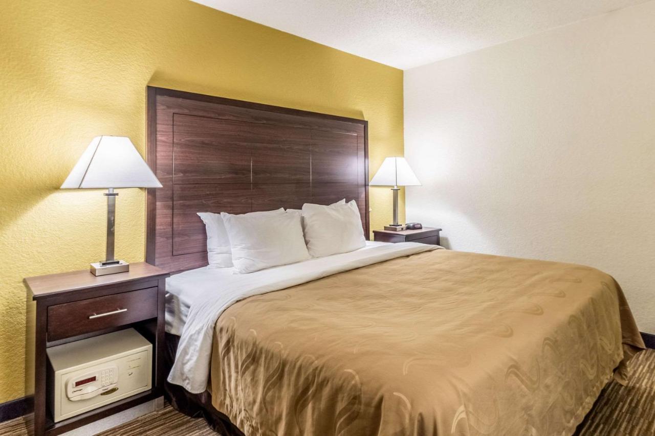 Quality Inn Milwaukee- ברוקפילד מראה חיצוני תמונה