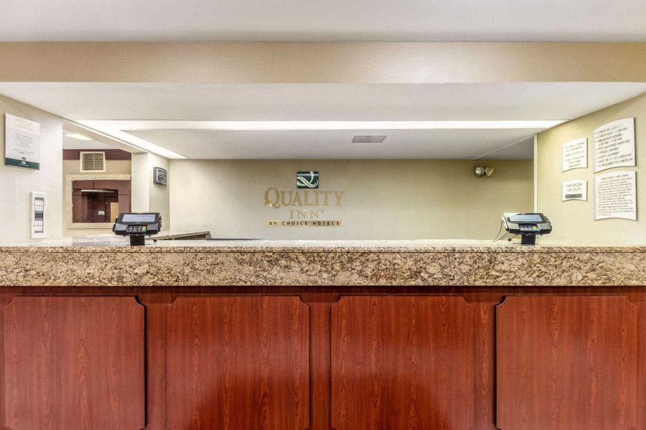 Quality Inn Milwaukee- ברוקפילד מראה חיצוני תמונה