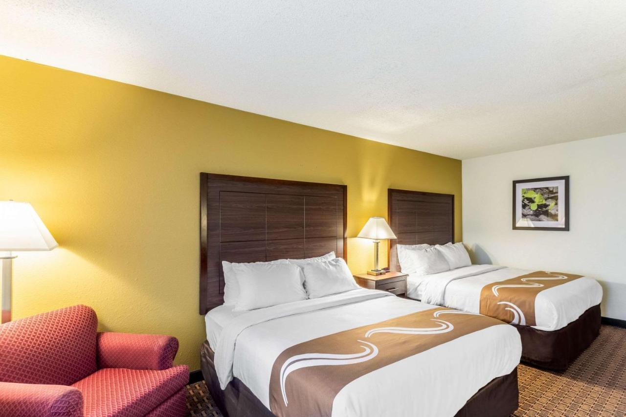 Quality Inn Milwaukee- ברוקפילד מראה חיצוני תמונה