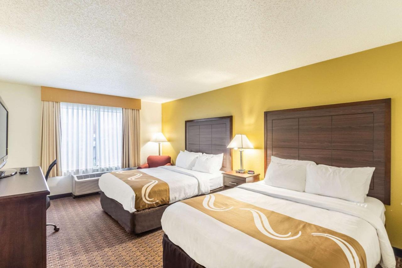 Quality Inn Milwaukee- ברוקפילד מראה חיצוני תמונה