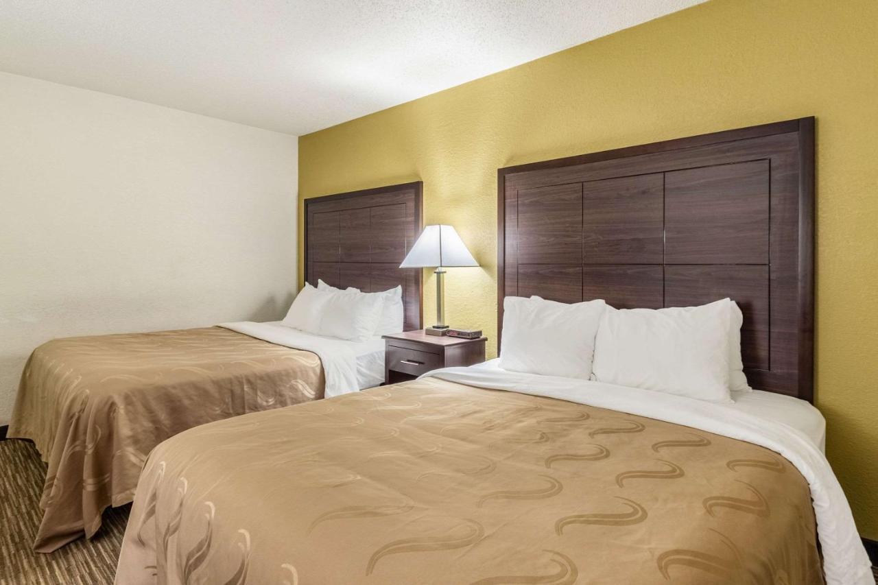 Quality Inn Milwaukee- ברוקפילד מראה חיצוני תמונה
