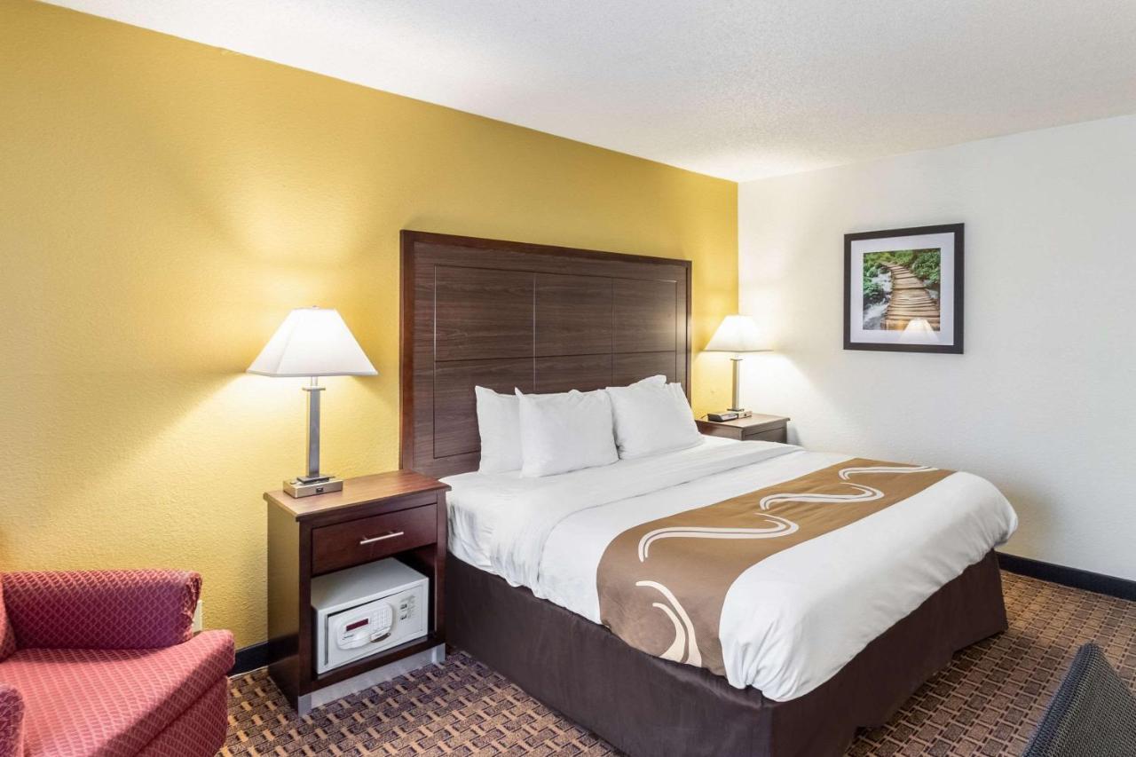 Quality Inn Milwaukee- ברוקפילד מראה חיצוני תמונה