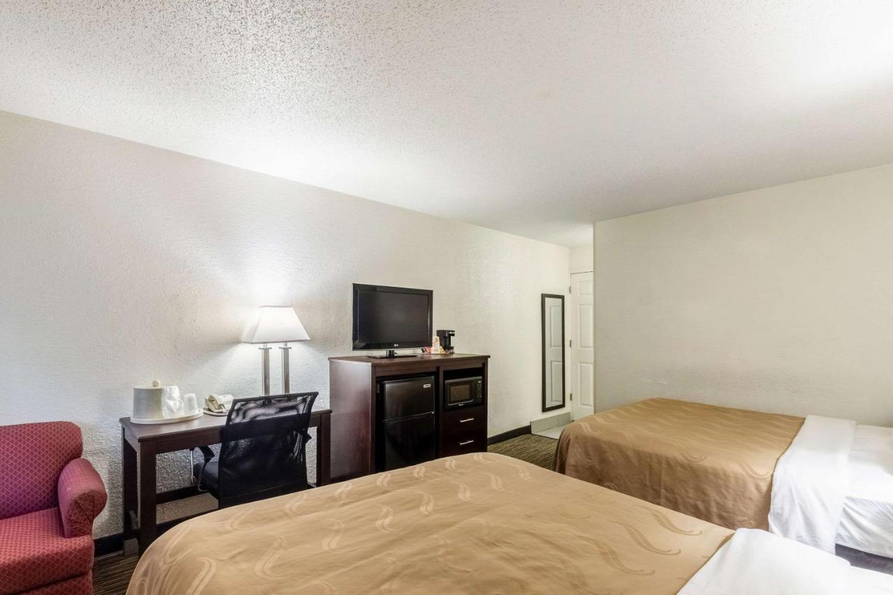 Quality Inn Milwaukee- ברוקפילד מראה חיצוני תמונה